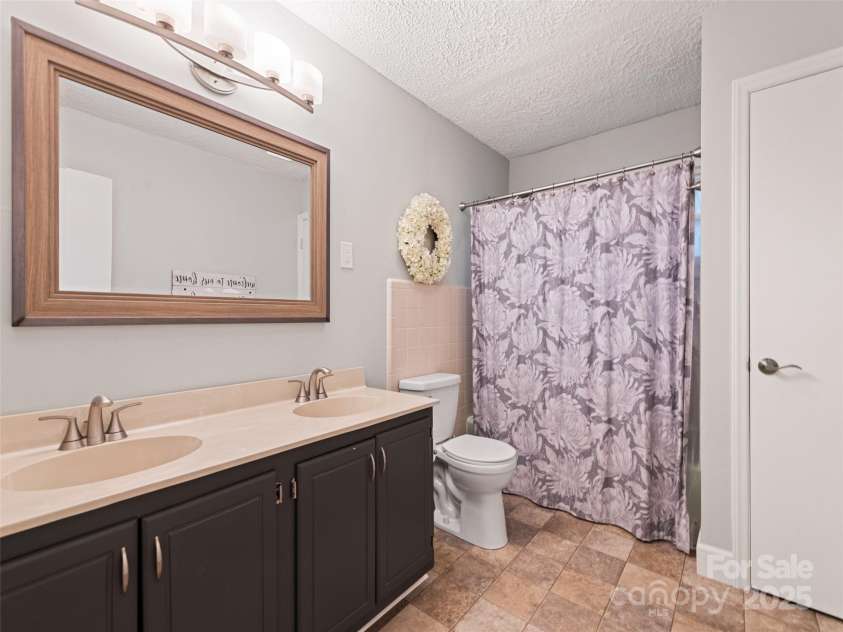 31 West End Circle, Waynesville, NC 28785.  MLS# CAR4200988, YatesRealty ID 18125. Full Bath