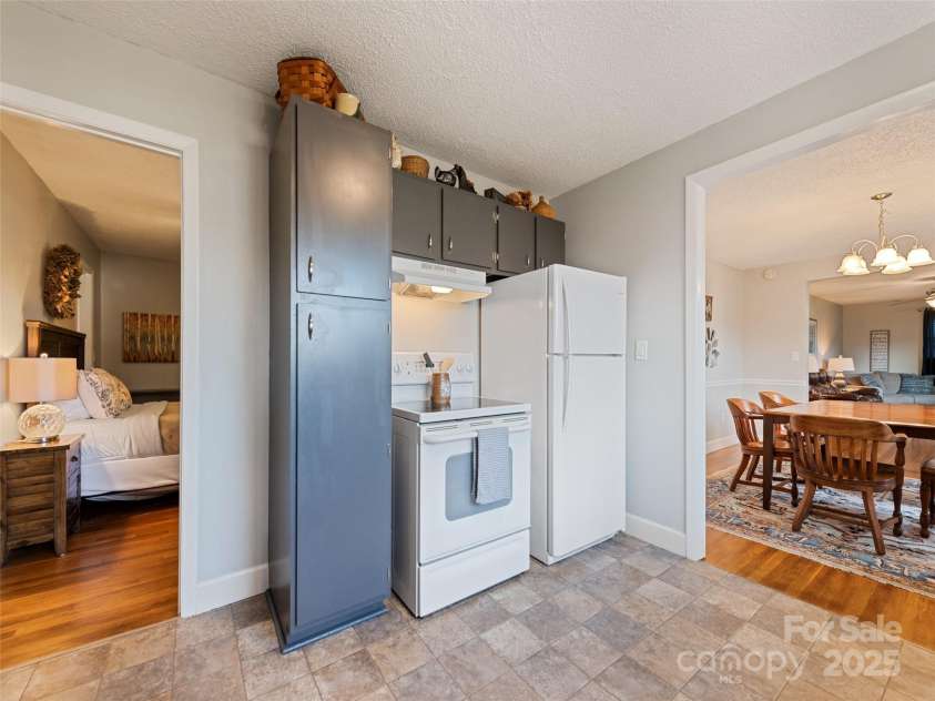 31 West End Circle, Waynesville, NC 28785.  MLS# CAR4200988, YatesRealty ID 18125. Kitchen