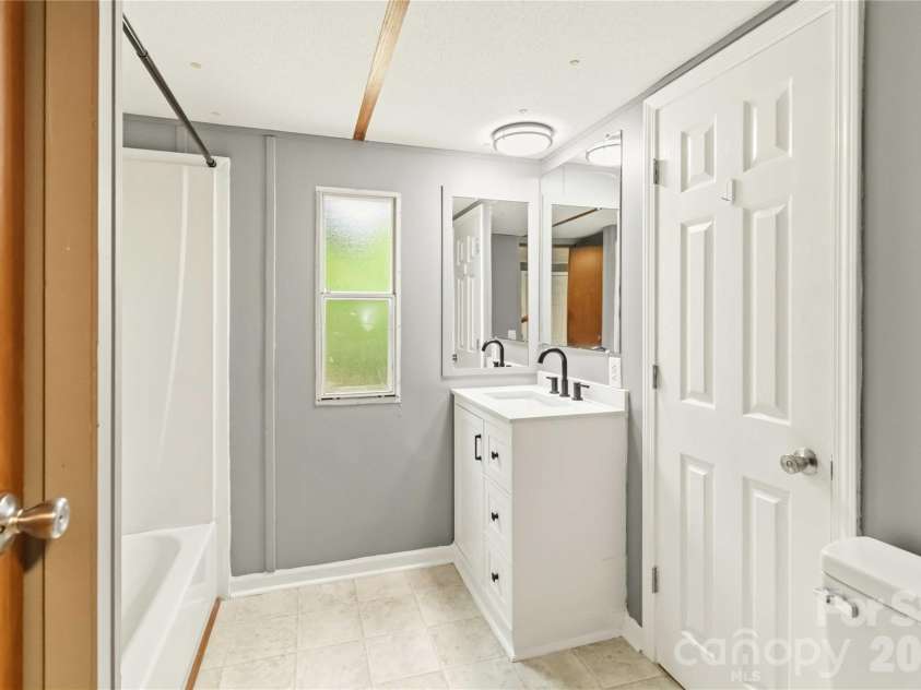 696 Kenwood Lane, Rock Hill, SC 29730.  MLS# CAR4377248, YatesRealty ID 18125. 