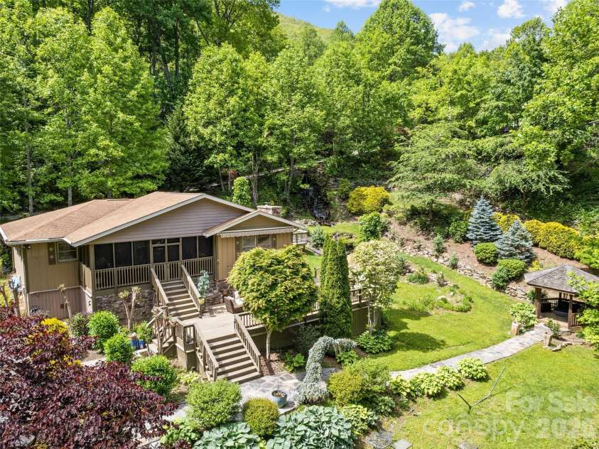 218 Red Oak Drive, Maggie Valley, NC 28751.  MLS# CAR4347428, YatesRealty ID 18126. 
