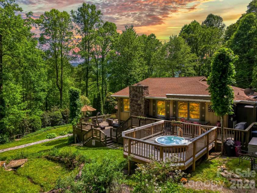 218 Red Oak Drive, Maggie Valley, NC 28751.  MLS# CAR4347428, YatesRealty ID 18126. 