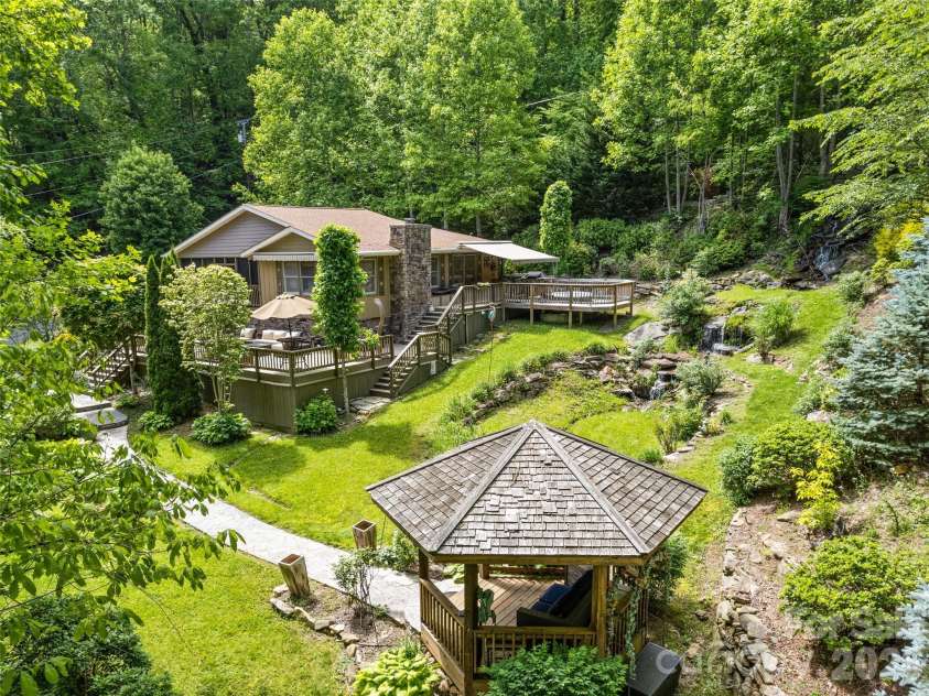 218 Red Oak Drive, Maggie Valley, NC 28751.  MLS# CAR4347428, YatesRealty ID 18126. 