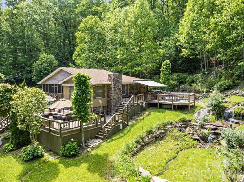 218 Red Oak Drive, Maggie Valley, NC 28751.  MLS# CAR4347428, YatesRealty ID 18126. 