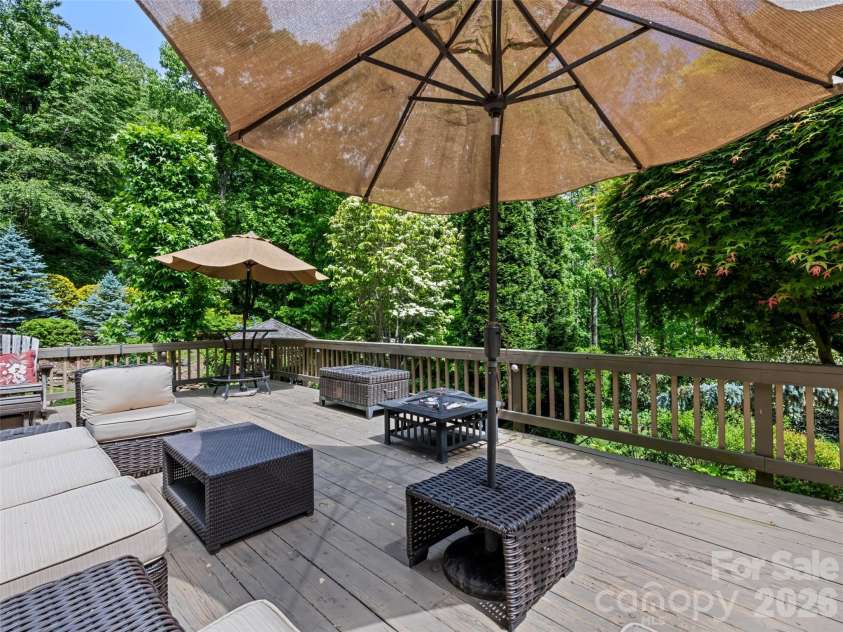 218 Red Oak Drive, Maggie Valley, NC 28751.  MLS# CAR4347428, YatesRealty ID 18126. 
