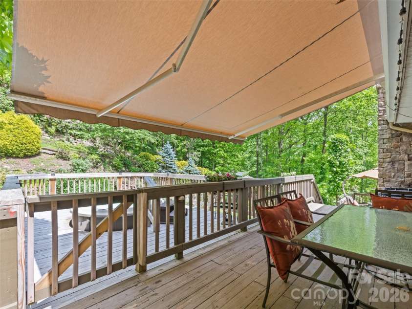 218 Red Oak Drive, Maggie Valley, NC 28751.  MLS# CAR4347428, YatesRealty ID 18126. 
