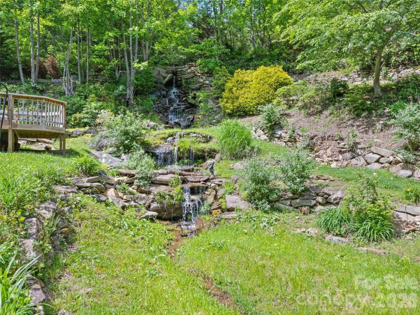 218 Red Oak Drive, Maggie Valley, NC 28751.  MLS# CAR4347428, YatesRealty ID 18126. 