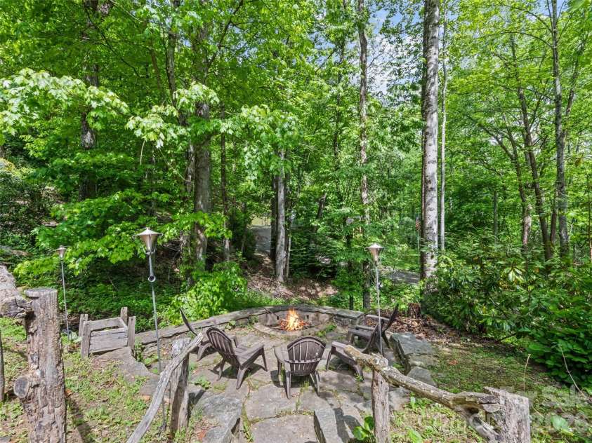 218 Red Oak Drive, Maggie Valley, NC 28751.  MLS# CAR4347428, YatesRealty ID 18126. 