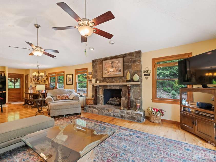 218 Red Oak Drive, Maggie Valley, NC 28751.  MLS# CAR4347428, YatesRealty ID 18126. 