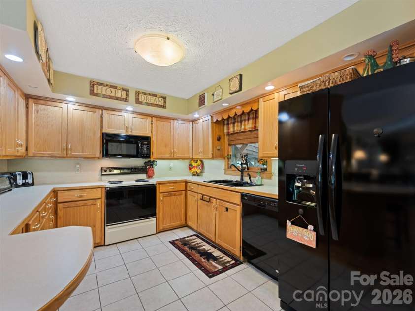 218 Red Oak Drive, Maggie Valley, NC 28751.  MLS# CAR4347428, YatesRealty ID 18126. 