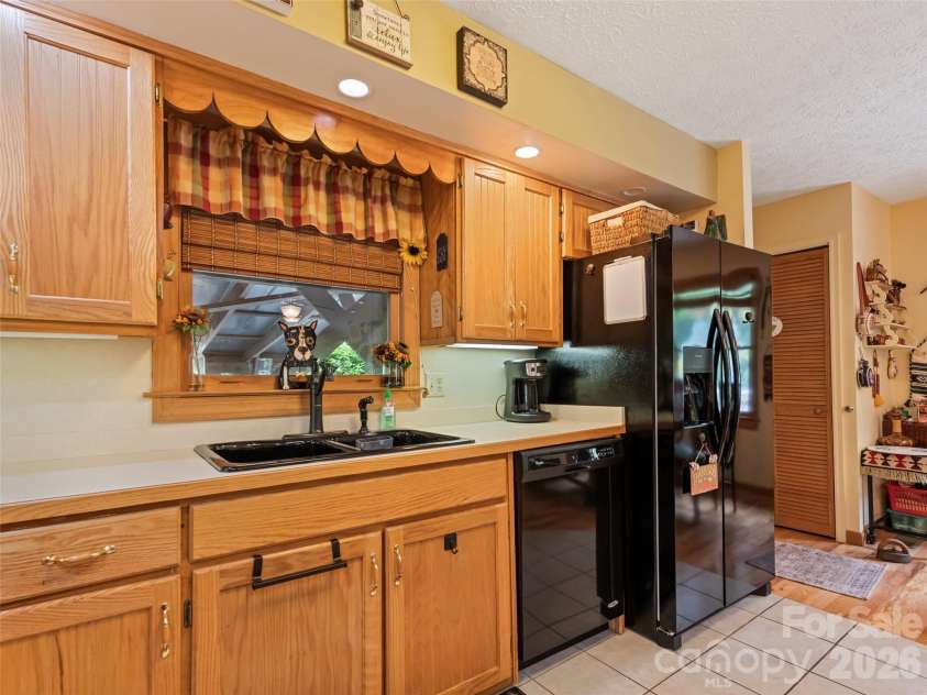 218 Red Oak Drive, Maggie Valley, NC 28751.  MLS# CAR4347428, YatesRealty ID 18126. 