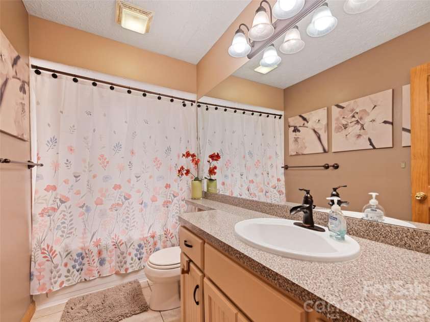 218 Red Oak Drive, Maggie Valley, NC 28751.  MLS# CAR4347428, YatesRealty ID 18126. 
