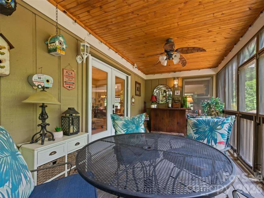 218 Red Oak Drive, Maggie Valley, NC 28751.  MLS# CAR4347428, YatesRealty ID 18126. 