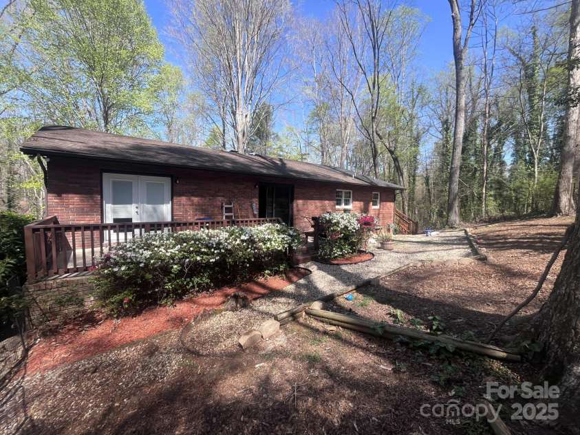 231 Davis Drive, Morganton, NC 28655.  MLS# CAR4254261, YatesRealty ID 18127. 