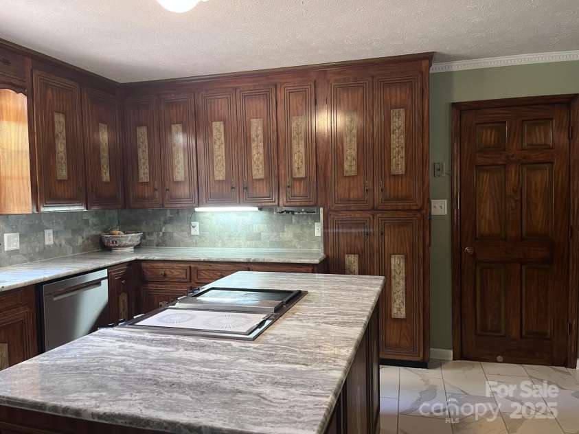 231 Davis Drive, Morganton, NC 28655.  MLS# CAR4254261, YatesRealty ID 18127. 