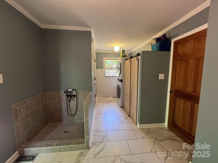 231 Davis Drive, Morganton, NC 28655.  MLS# CAR4254261, YatesRealty ID 18127. 