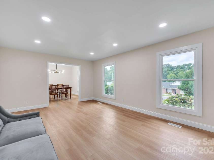 6641 Pawnee Drive, Charlotte, NC 28214.  MLS# CAR4259308, YatesRealty ID 18129. 