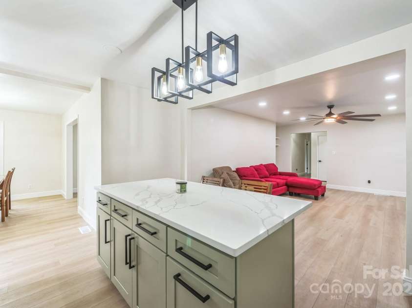 6641 Pawnee Drive, Charlotte, NC 28214.  MLS# CAR4259308, YatesRealty ID 18129. 