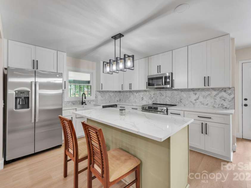 6641 Pawnee Drive, Charlotte, NC 28214.  MLS# CAR4259308, YatesRealty ID 18129. 