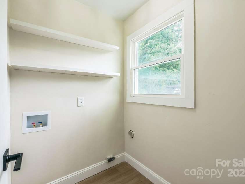 6641 Pawnee Drive, Charlotte, NC 28214.  MLS# CAR4259308, YatesRealty ID 18129. 