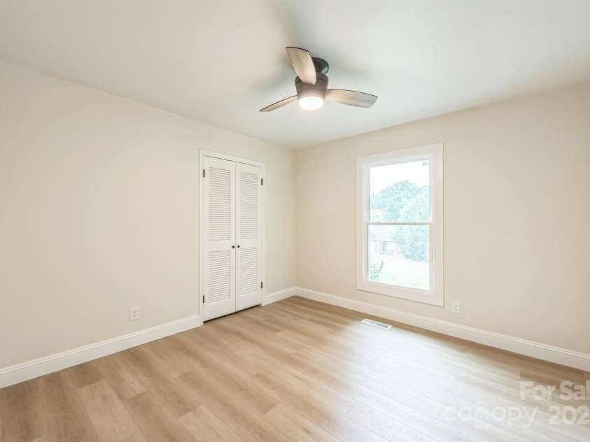 6641 Pawnee Drive, Charlotte, NC 28214.  MLS# CAR4259308, YatesRealty ID 18129. 