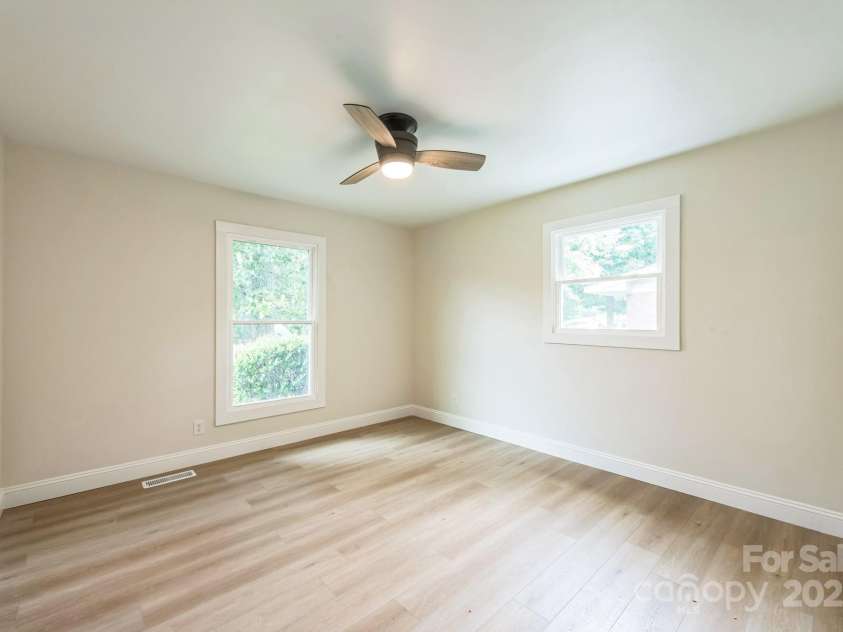 6641 Pawnee Drive, Charlotte, NC 28214.  MLS# CAR4259308, YatesRealty ID 18129. 