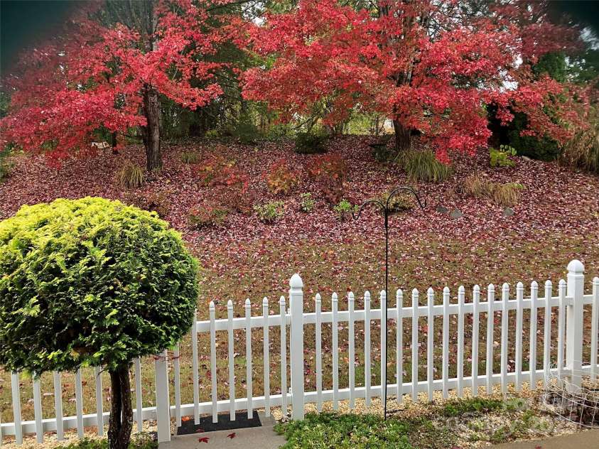 23 Holiday Drive, Arden, NC 28704.  MLS# CAR4312790, YatesRealty ID 1813. 