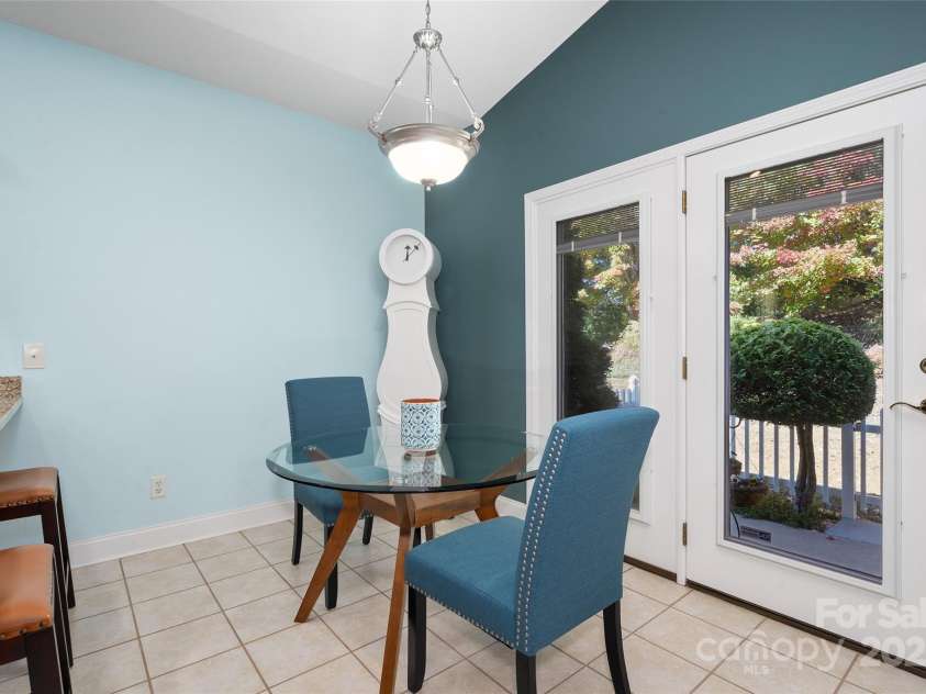 23 Holiday Drive, Arden, NC 28704.  MLS# CAR4312790, YatesRealty ID 1813. Dining/Breakfast