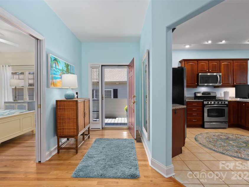 23 Holiday Drive, Arden, NC 28704.  MLS# CAR4312790, YatesRealty ID 1813. Foyer/Entrance