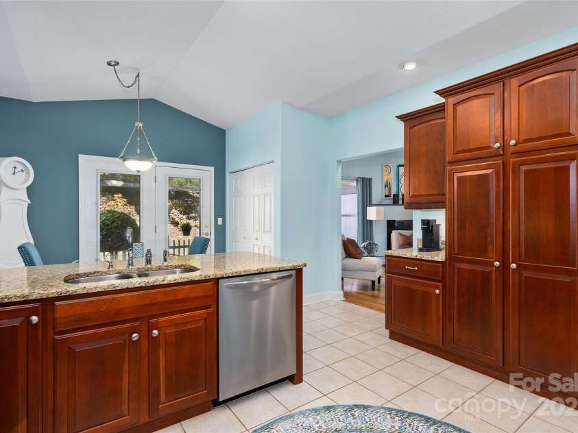 23 Holiday Drive, Arden, NC 28704.  MLS# CAR4312790, YatesRealty ID 1813. Kitchen