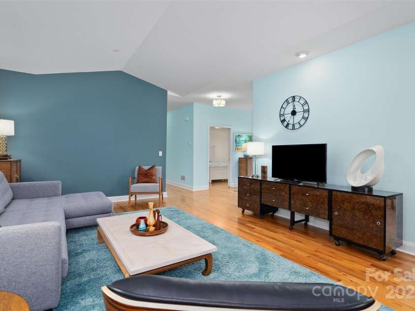 23 Holiday Drive, Arden, NC 28704.  MLS# CAR4312790, YatesRealty ID 1813. Living Room