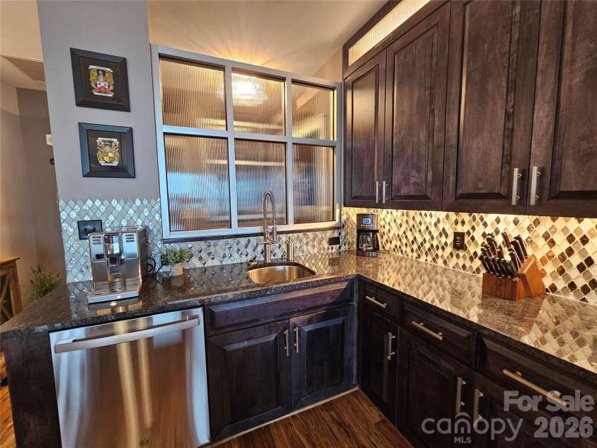 333 Trade Street, Charlotte, NC 28202.  MLS# CAR4362818, YatesRealty ID 1813. 