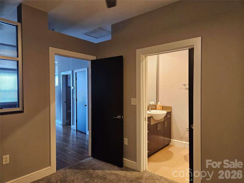 333 Trade Street, Charlotte, NC 28202.  MLS# CAR4362818, YatesRealty ID 1813. 