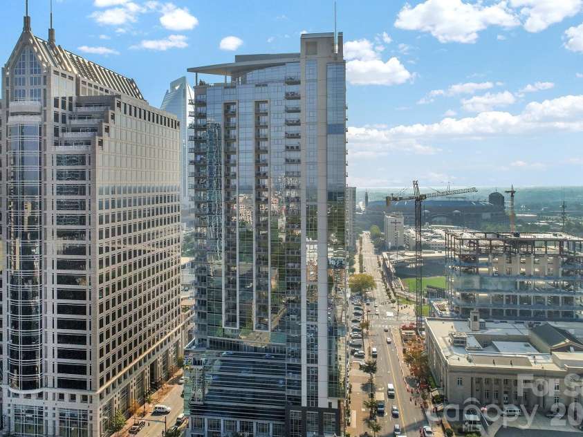 333 Trade Street, Charlotte, NC 28202.  MLS# CAR4405279, YatesRealty ID 1813. 