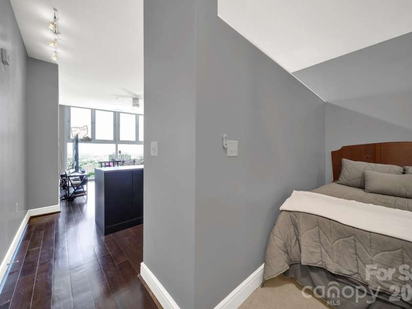 333 Trade Street, Charlotte, NC 28202.  MLS# CAR4405279, YatesRealty ID 1813. 