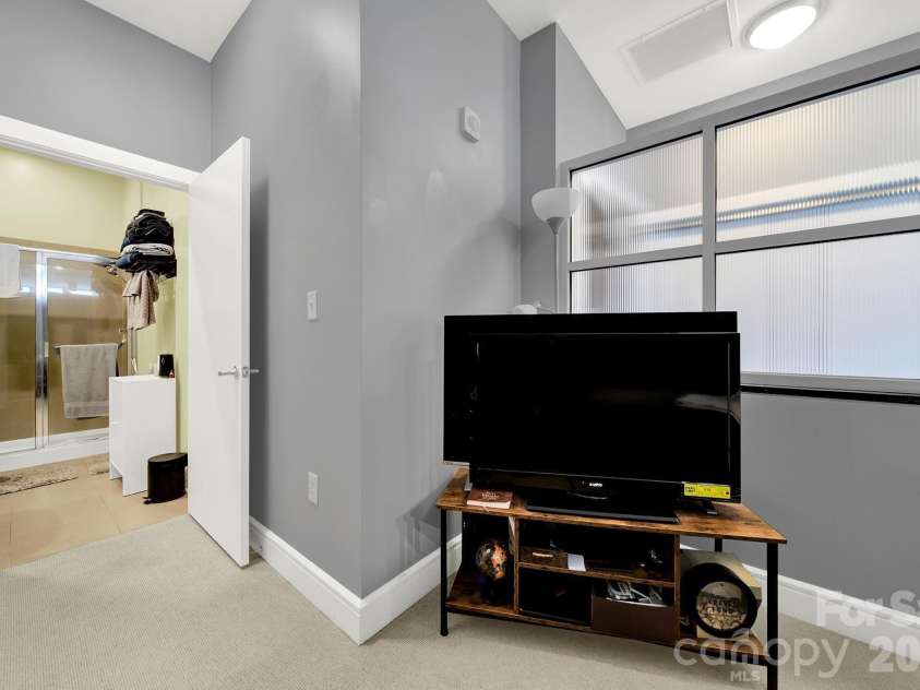 333 Trade Street, Charlotte, NC 28202.  MLS# CAR4405279, YatesRealty ID 1813. 