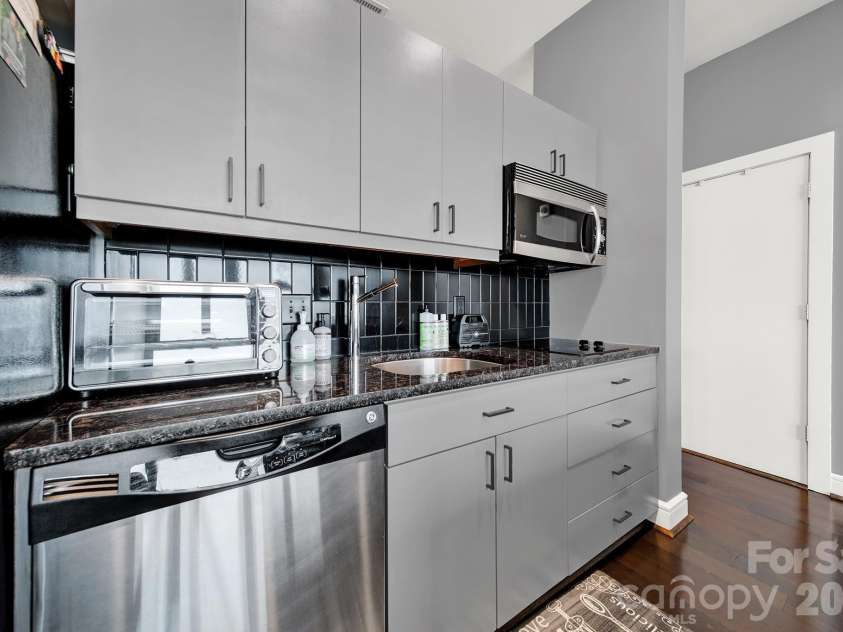 333 Trade Street, Charlotte, NC 28202.  MLS# CAR4405279, YatesRealty ID 1813. 