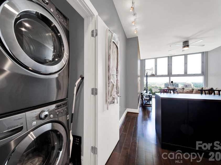 333 Trade Street, Charlotte, NC 28202.  MLS# CAR4405279, YatesRealty ID 1813. 