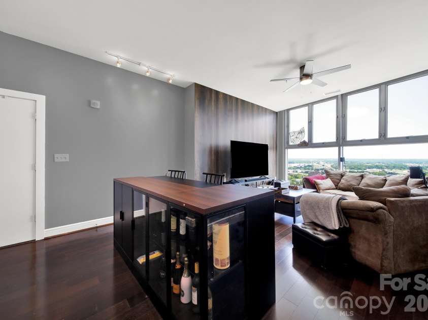 333 Trade Street, Charlotte, NC 28202.  MLS# CAR4405279, YatesRealty ID 1813. 