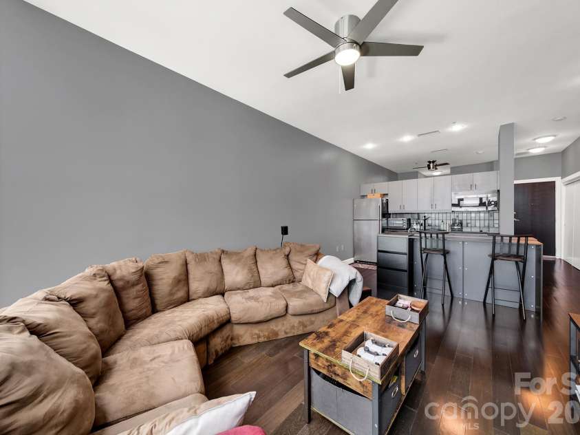 333 Trade Street, Charlotte, NC 28202.  MLS# CAR4405279, YatesRealty ID 1813. 