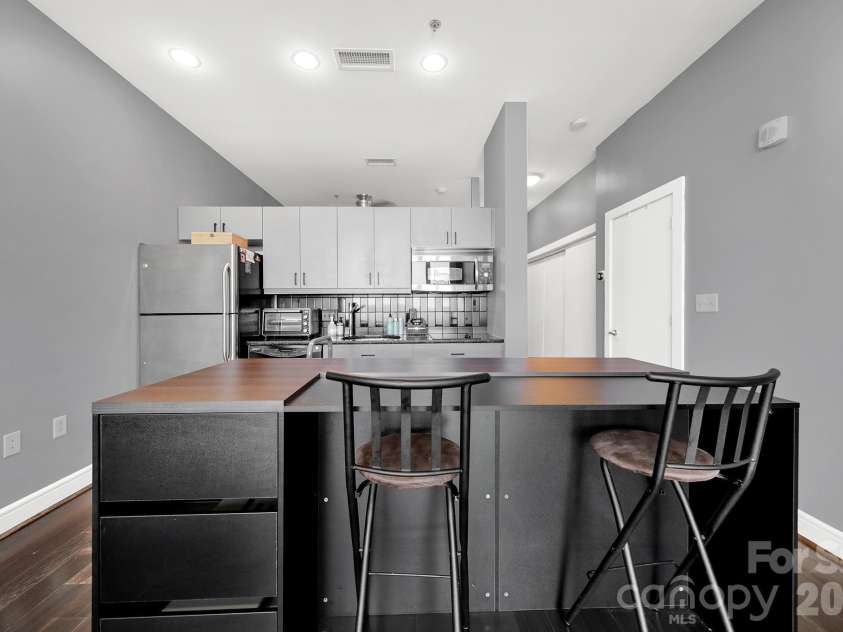 333 Trade Street, Charlotte, NC 28202.  MLS# CAR4405279, YatesRealty ID 1813. 
