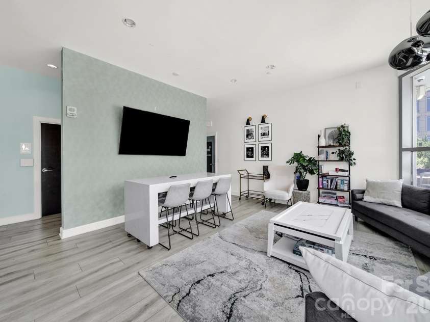 333 Trade Street, Charlotte, NC 28202.  MLS# CAR4405279, YatesRealty ID 1813. 