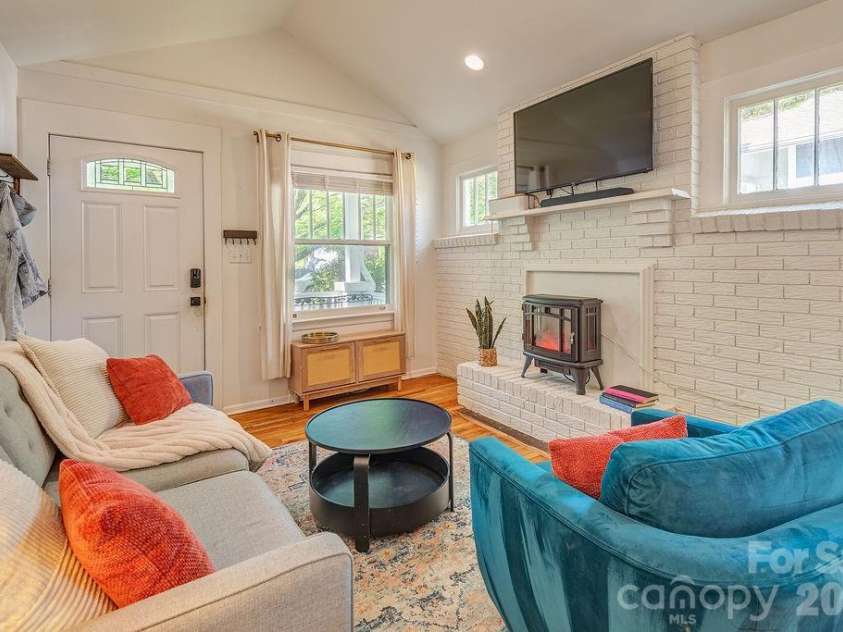 7 Tarpon Avenue, Asheville, NC 28806.  MLS# CAR4371713, YatesRealty ID 18130. 