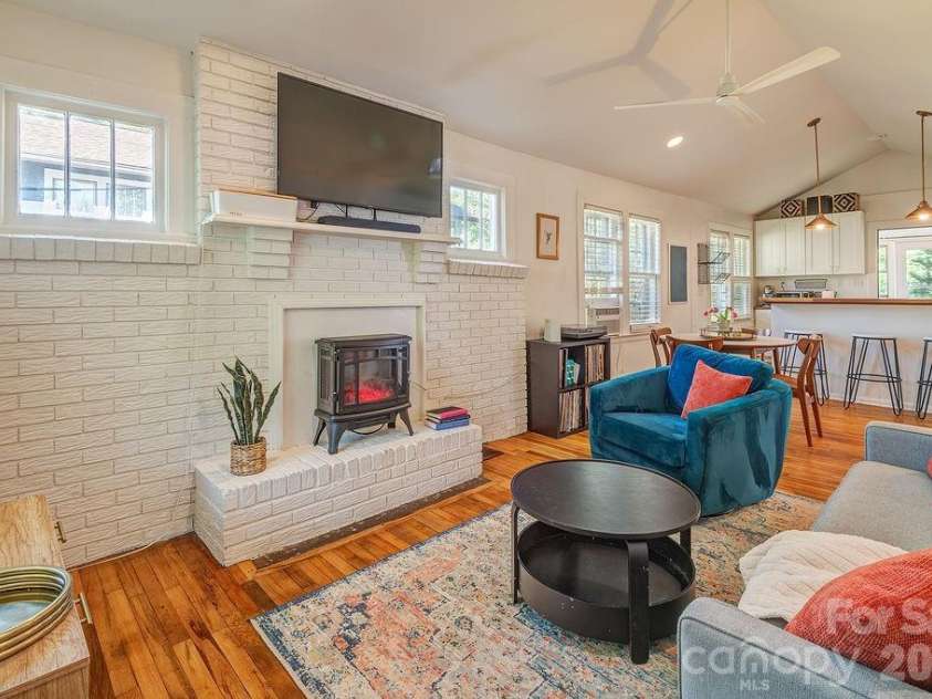 7 Tarpon Avenue, Asheville, NC 28806.  MLS# CAR4371713, YatesRealty ID 18130. 
