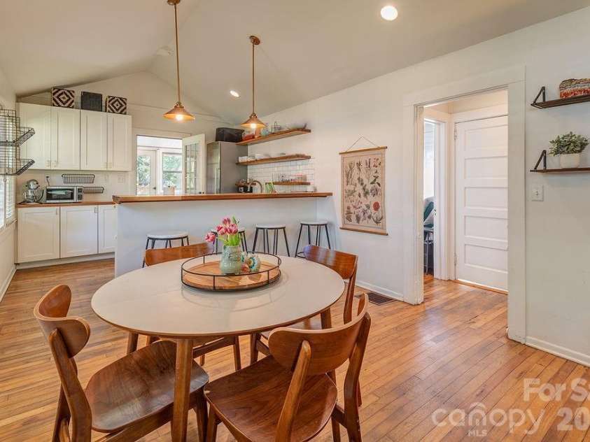 7 Tarpon Avenue, Asheville, NC 28806.  MLS# CAR4371713, YatesRealty ID 18130. 