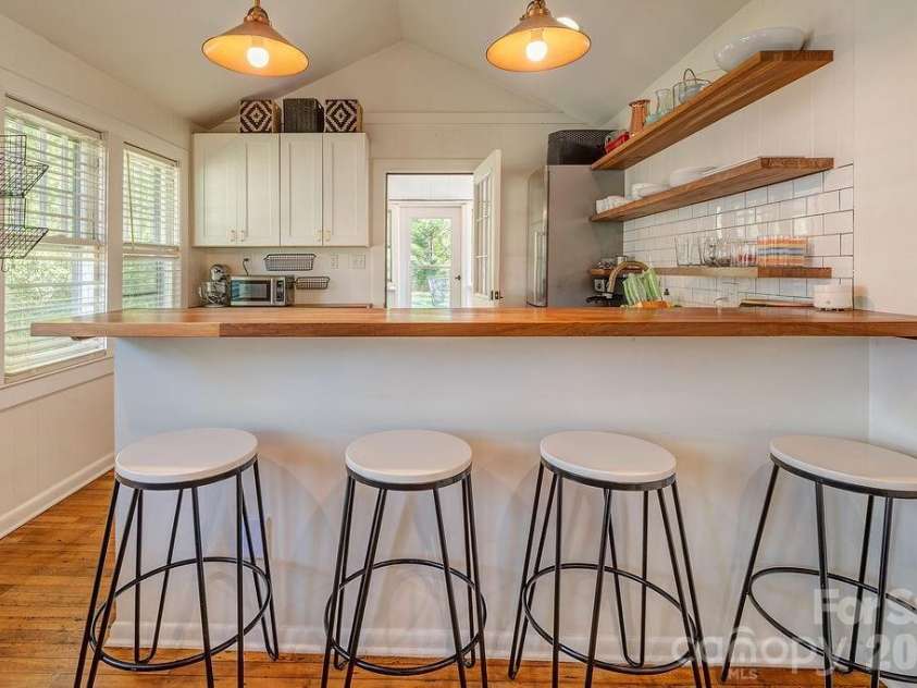 7 Tarpon Avenue, Asheville, NC 28806.  MLS# CAR4371713, YatesRealty ID 18130. 