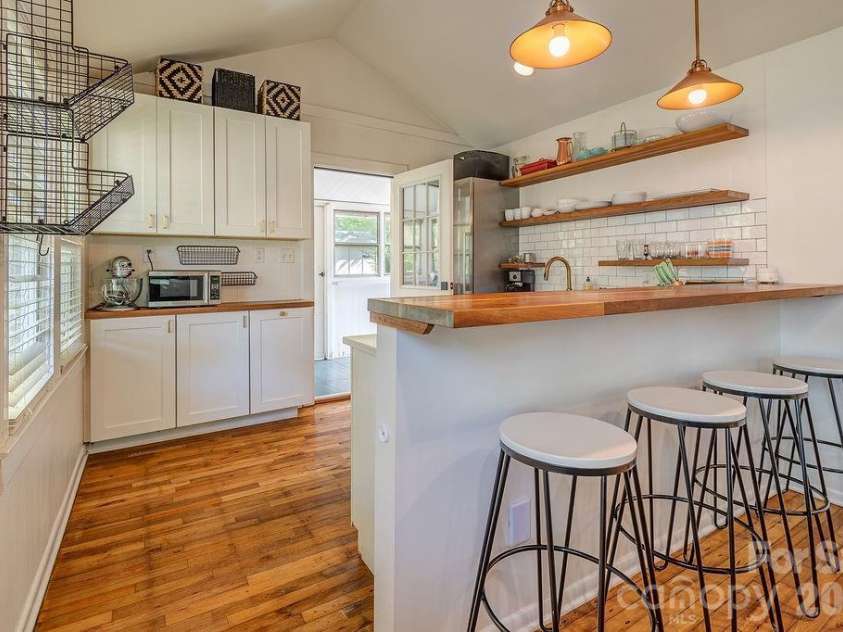 7 Tarpon Avenue, Asheville, NC 28806.  MLS# CAR4371713, YatesRealty ID 18130. 