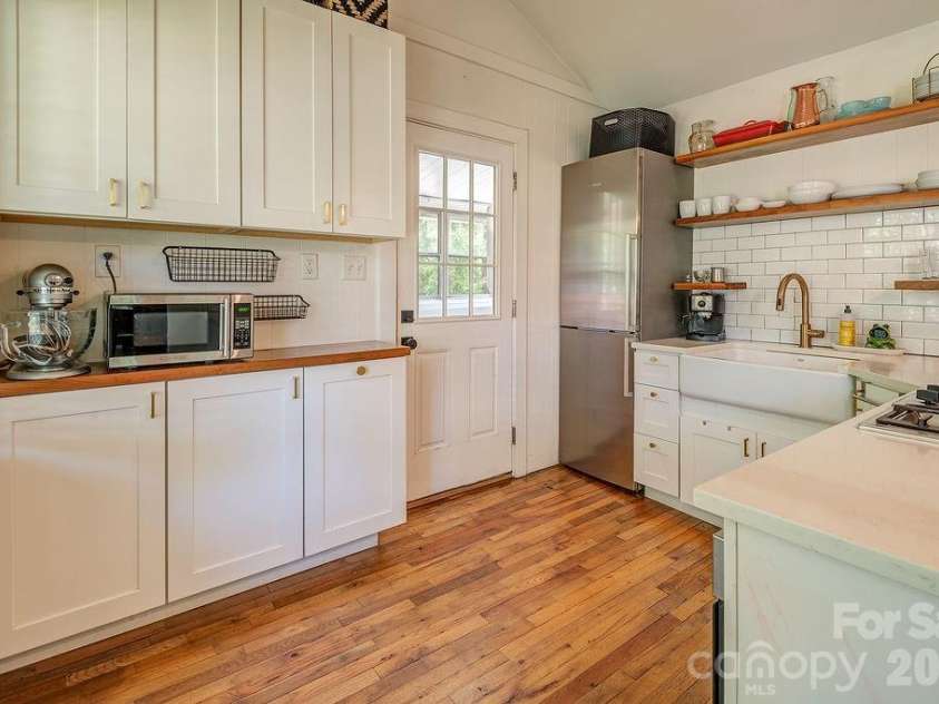 7 Tarpon Avenue, Asheville, NC 28806.  MLS# CAR4371713, YatesRealty ID 18130. 