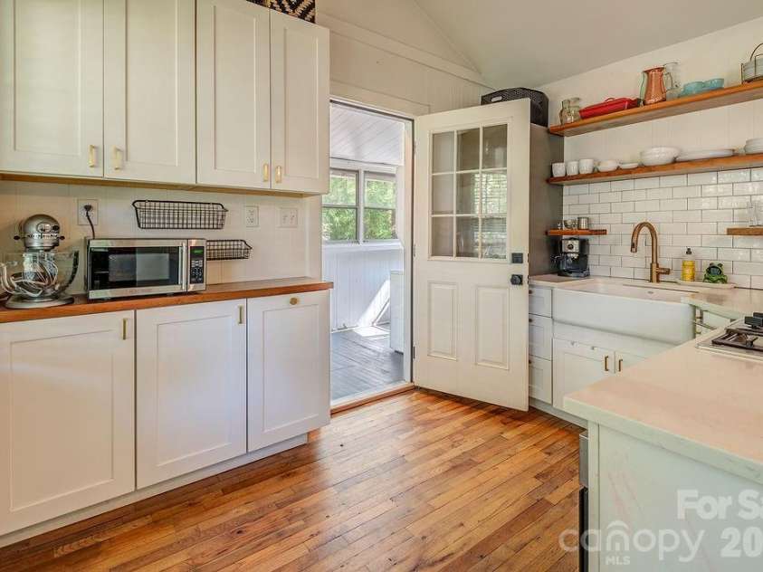 7 Tarpon Avenue, Asheville, NC 28806.  MLS# CAR4371713, YatesRealty ID 18130. 