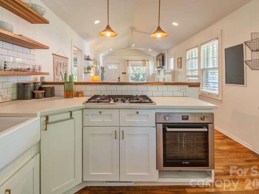 7 Tarpon Avenue, Asheville, NC 28806.  MLS# CAR4371713, YatesRealty ID 18130. 
