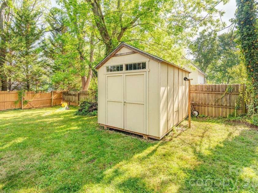 7 Tarpon Avenue, Asheville, NC 28806.  MLS# CAR4371713, YatesRealty ID 18130. 